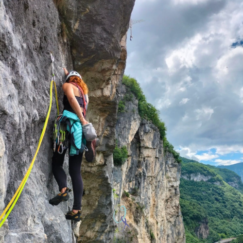 via E mi e ti e Toni