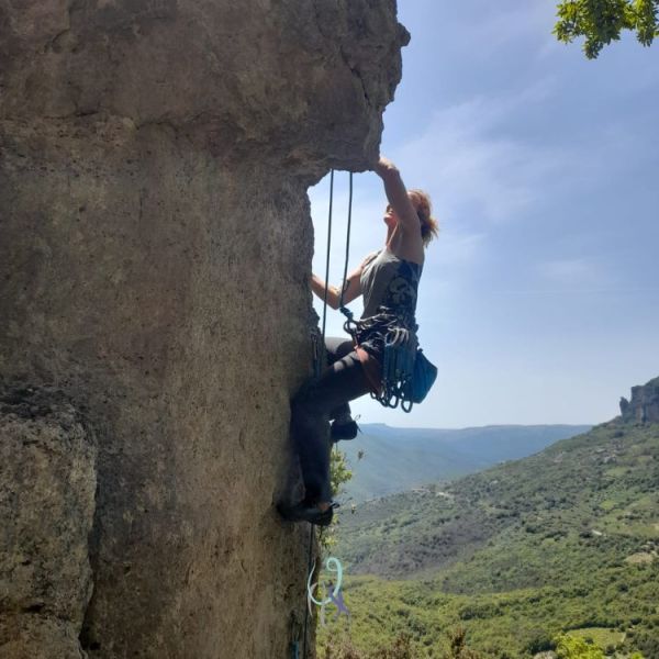 Sardegna, la roccia oltre il&nbsp;mare